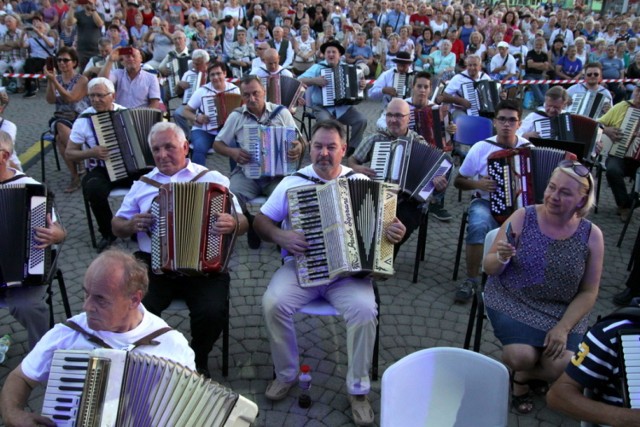 Ponad 100 akordeonistów z całej Polski zagrało w Dąbrowie Górniczej