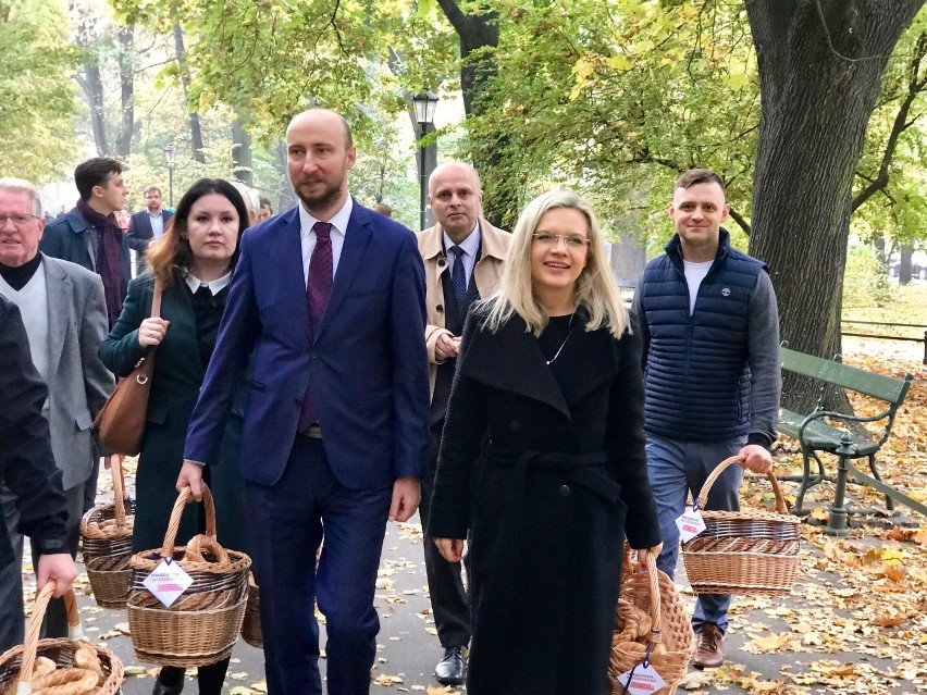 Zamiast kiełbasy, obwarzanki wyborcze od Małgorzaty Wassermann