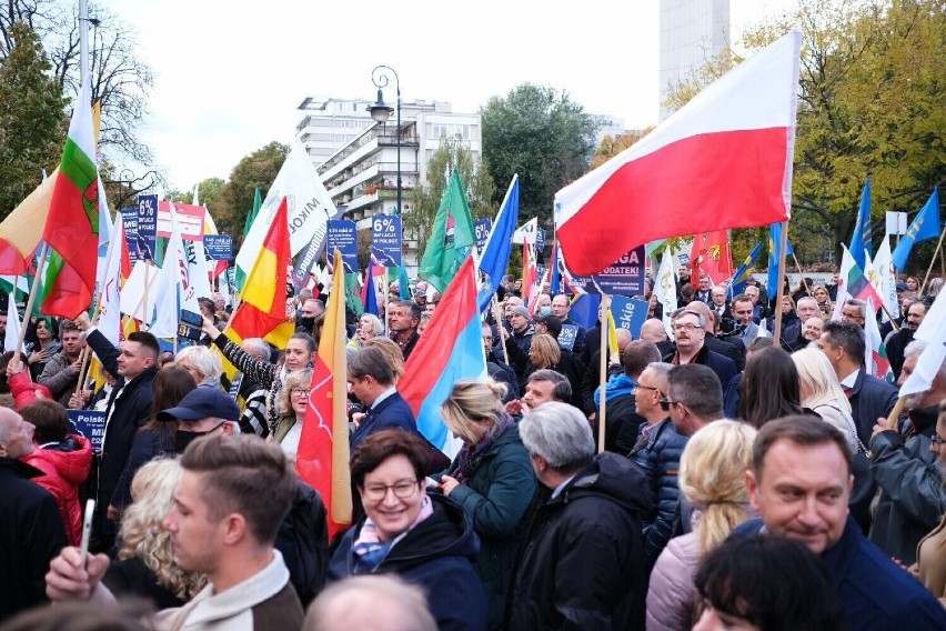 Starosta malborski protestował w Warszawie ramię w ramię z samorządowcami z całej Polski. ''Stajemy w obronie mieszkańców'' 