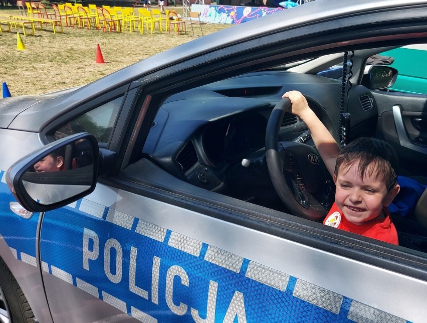 Piknik rodzinny w Teodorach pod Łaskiem z policjantami