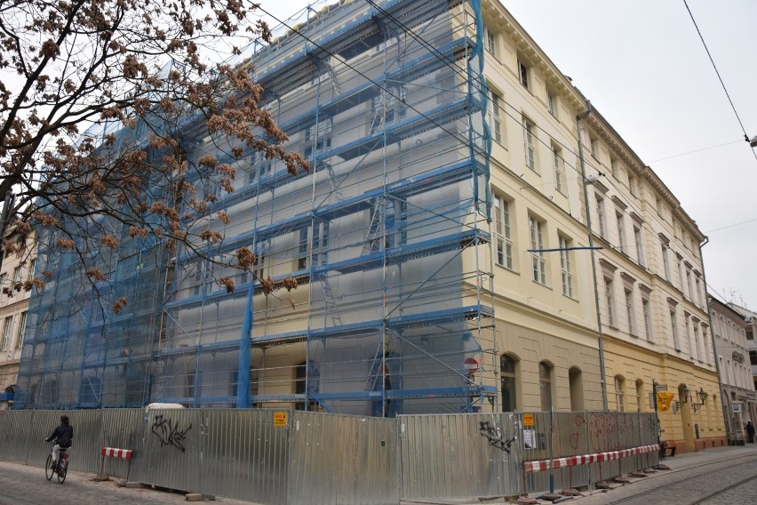 Budynek farmacji przy Szewskiej jak nowy. Wiosną będzie w nim luksusowy hotel [ZDJĘCIA]                          