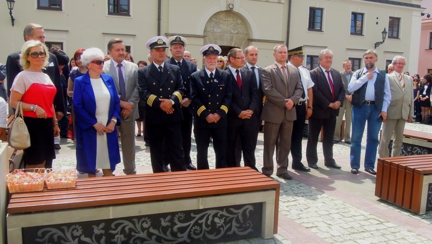 Zamość: Odsłonili kotwicę na Rynku Solnym