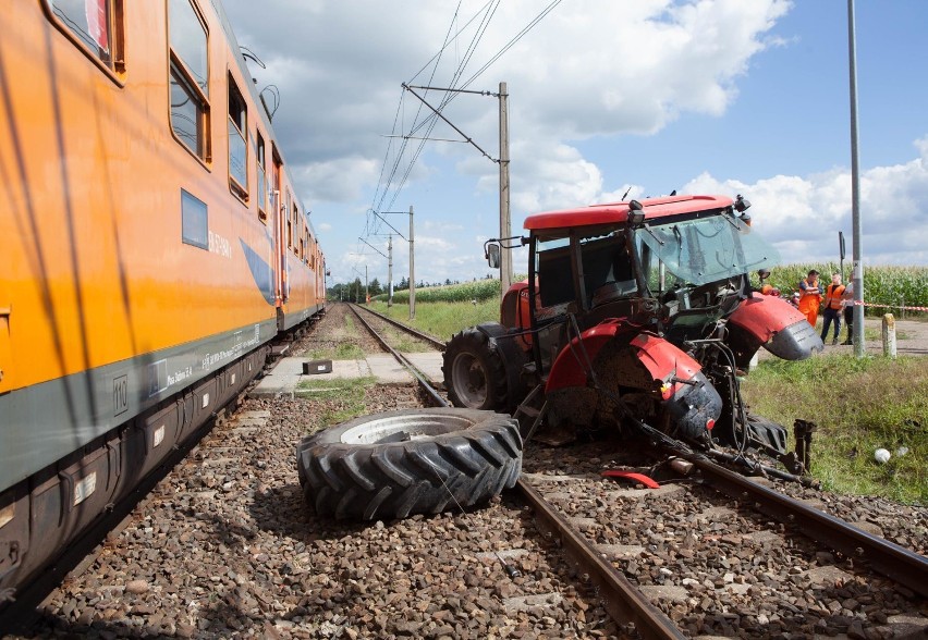 Zderzenie pociągu z traktorem pod Wyrzyskiem 