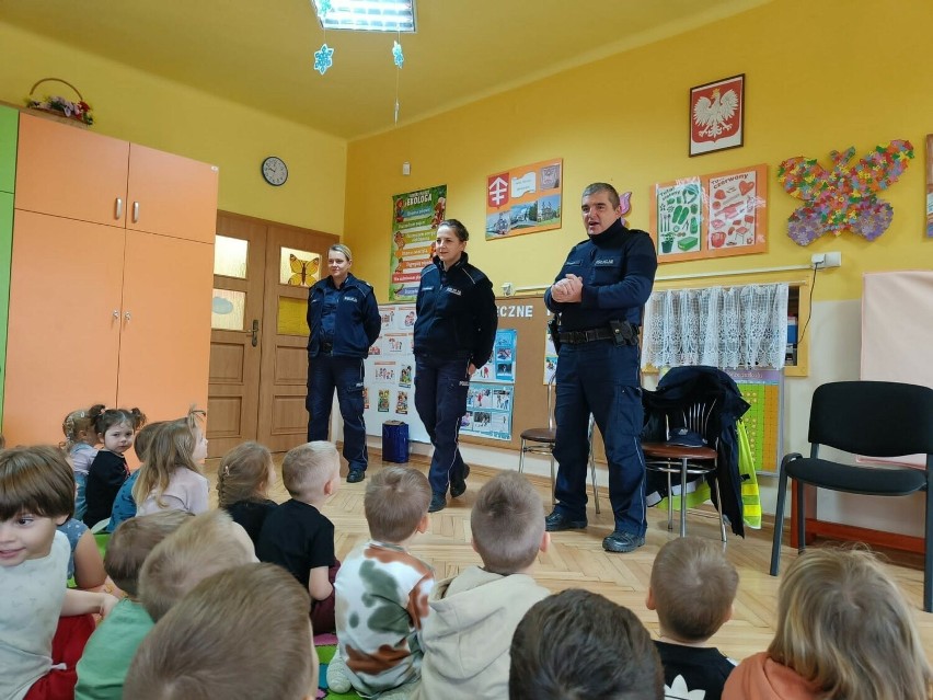 Spotkanie z policjantami w Przedszkolu numer 3 w Jędrzejowie...