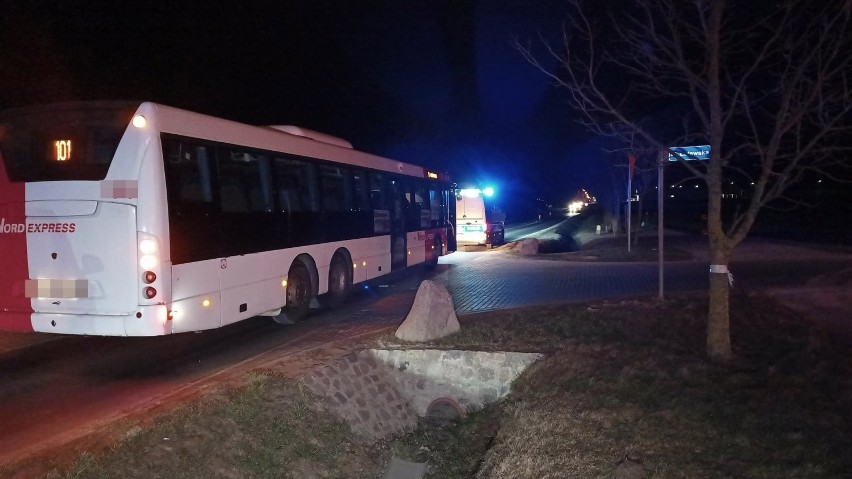 Wypadek w Słupsku. Na ul. Kaszubskiej autobus potrącił pieszego