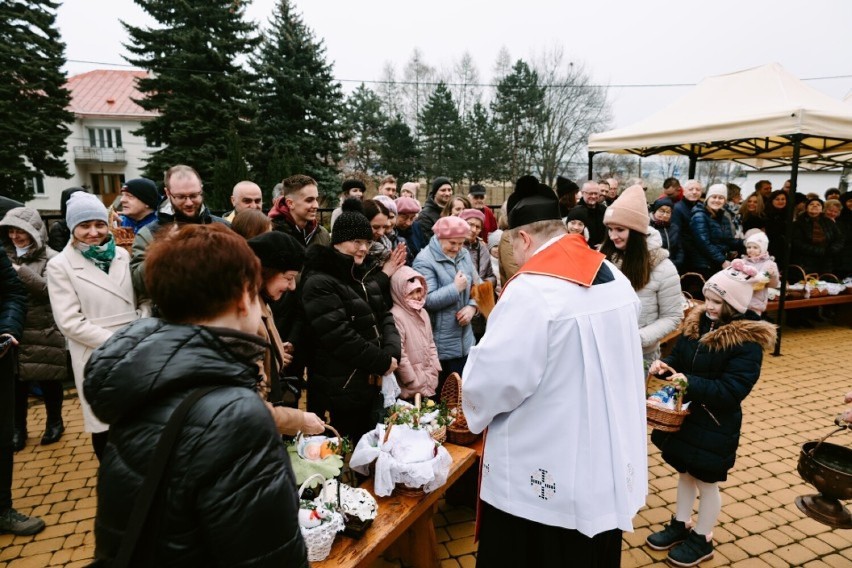 Święcenie pokarmów w parafii św. Józefa w Rzeszowie oraz w przysiółku Broniakówka w podrzeszowskich Siedliskach [ZDJĘCIA]