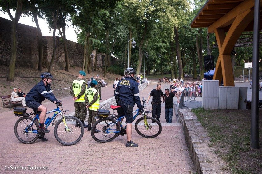 Podpatrzone w Stargardzie. Strażnicy miejscy patrolują park Chrobrego na rowerach