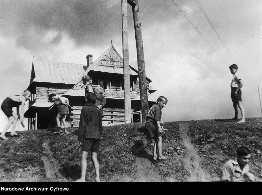Niesamowite zdjęcia. Tak wyglądały letnie kolonie dla dzieci pracowników Huty Stalowa Wola w 1947 roku
