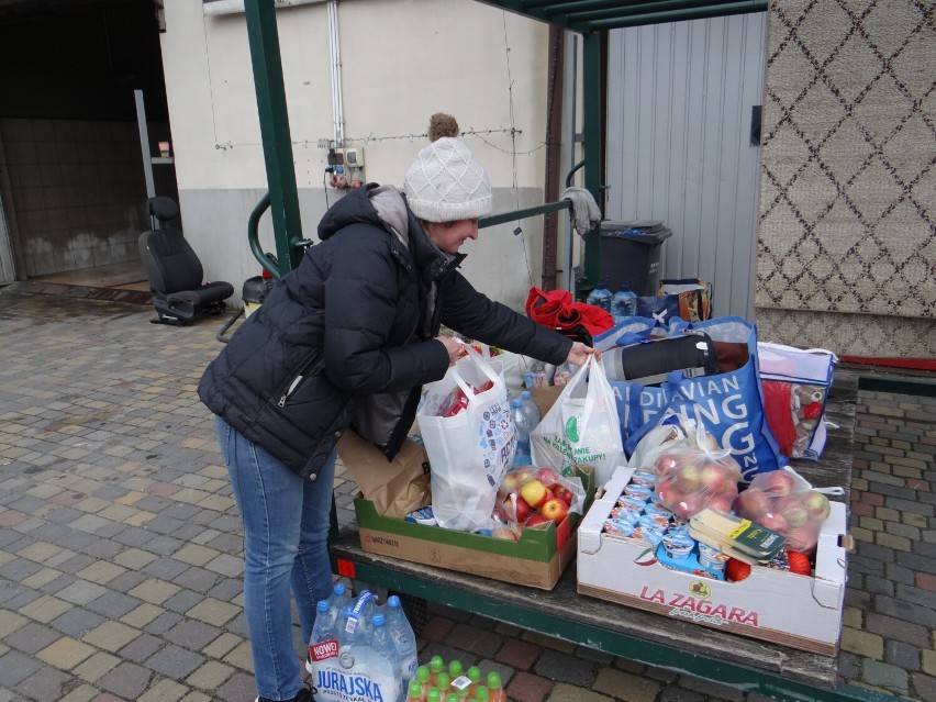 Radomsko pomaga Ukrainie. Radomszczanie jadą z darami na granicę polsko-ukraińską [ZDJĘCIA]