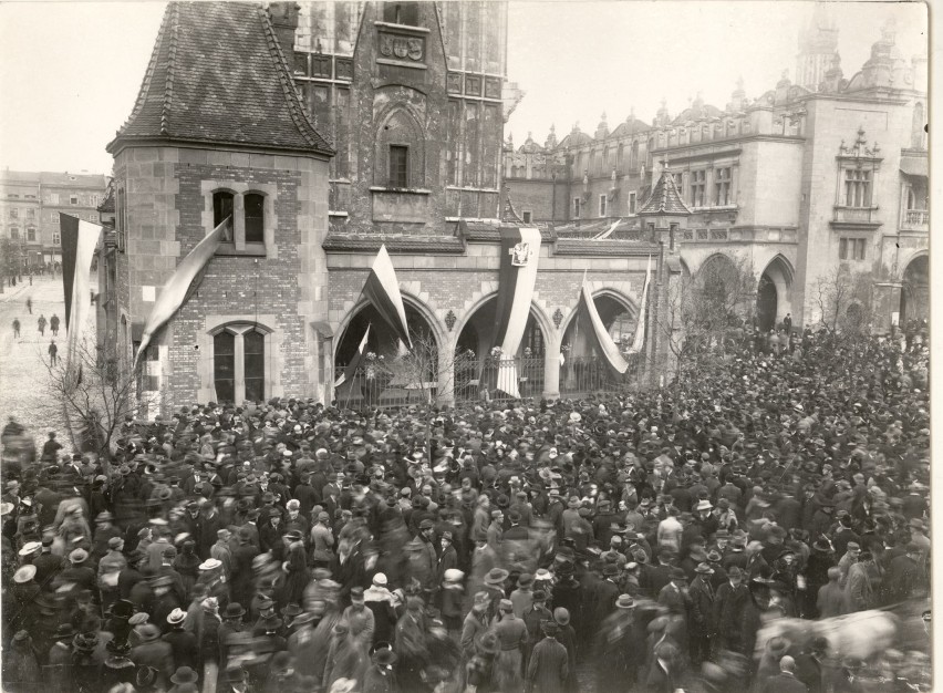 Entuzjazm po wyzwoleniu Krakowa, 31 października 1918 r....