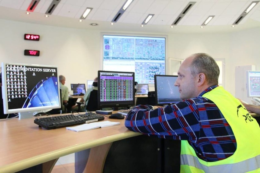 Blok 858 MW Elektrowni Bełchatów uruchomiono we wrześniu...
