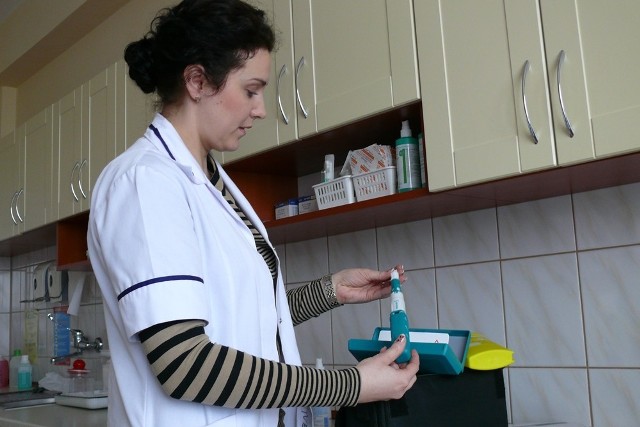 Marzena Więcek mówi, że chorzy otrzymają specjalne urządzenia do samodzielnego aplikowania sobie leku