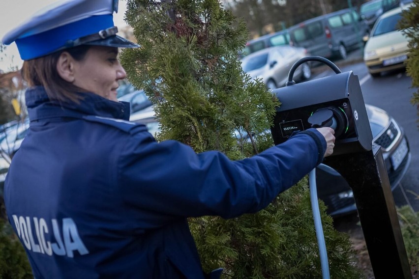 Policja stawia na ekologię! Elektryczne i hybrydowe radiowozy spotkacie na wielkopolskich drogach