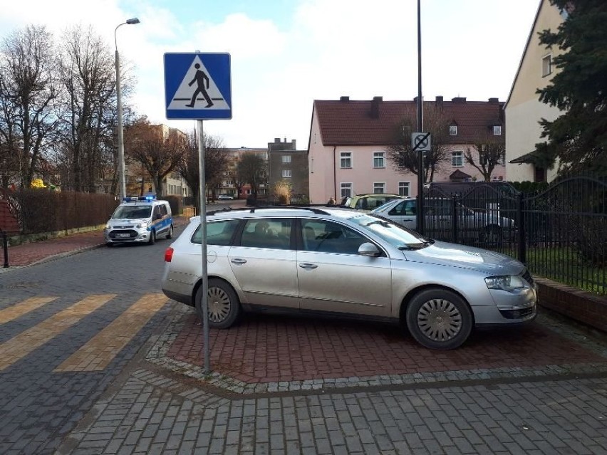 Grudniowi mistrzowie parkowania w Wejherowie. Pomysłowość naszych kierowców nie zna granic  [ZDJĘCIA]