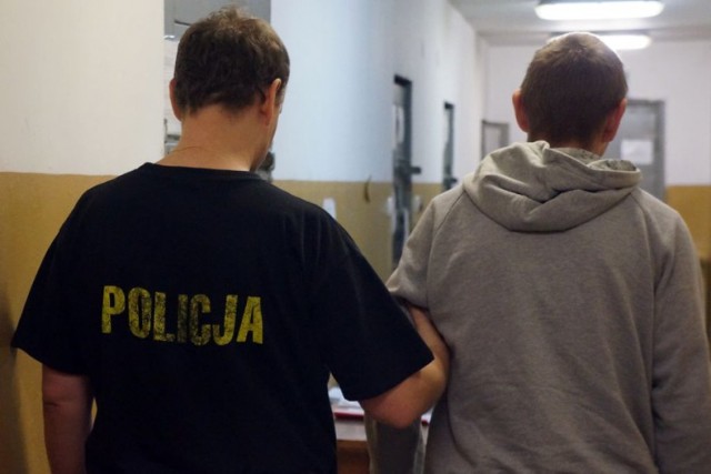 Poszukiwani w Żorach: 21-latek miał siedzieć w więzieniu
