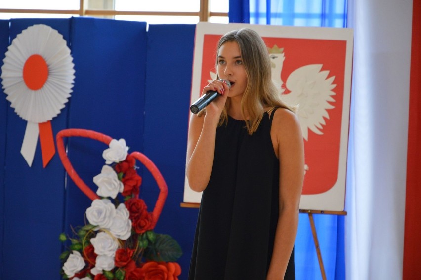 Jest wystawa, będzie Dąb Pamięci na 100 - lecie niepodległości w liceum "Staszica" w Ostrowcu [ZDJĘCIA]