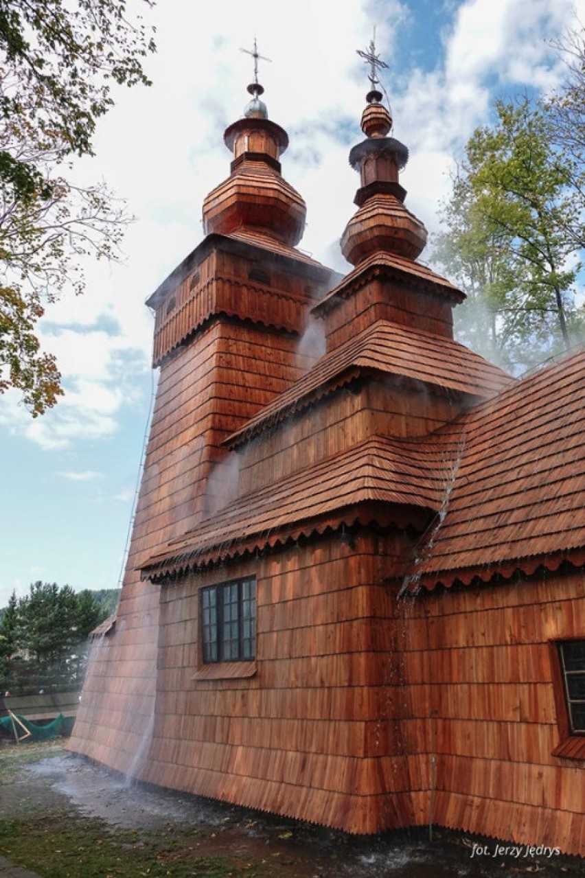 Najstarszą cerkiew w Karpatach chroni już system fog