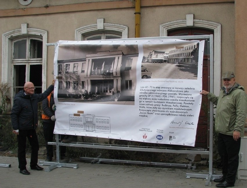 Ruinę w centrum przykryli grafiką ukazującą historię Aleksandrowa Kujawskiego [zdjęcia]