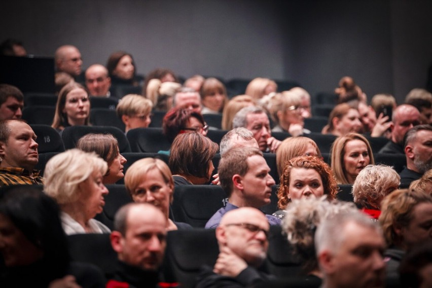 Piotr Cugowski zagrał dla mieszkańców Konina. Sala wypełniona po brzegi. Zobaczcie zdjęcia!