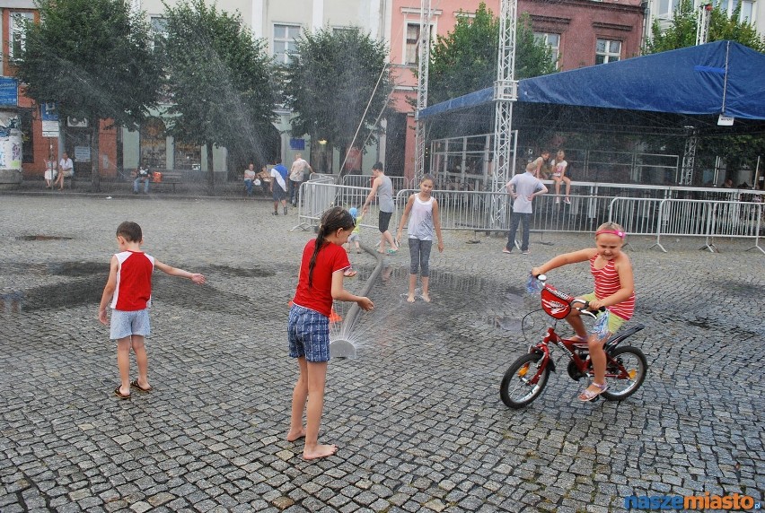 Kurtyna wodna w Lesznie funkcjonuje od 29 lipca na...