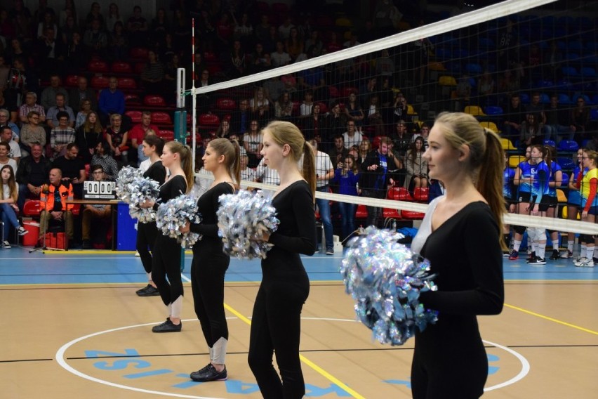 IX Zjazd Absolwentów i Wychowanków Szkoły Dwojga Imion. Mecz Stulecia - Absolwentki kontra Uczennice