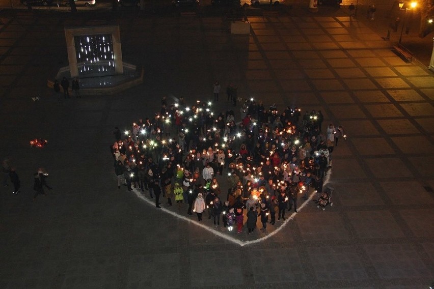 Chełmno murem za Owsiakiem - światełko  do nieba dla Jurka...