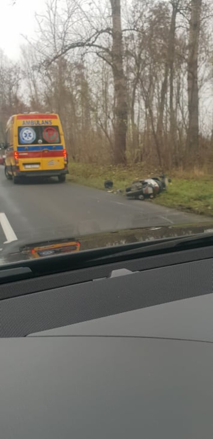 Pijany motorowerzysta wjechał do rowu na drodze Lubraniec -...