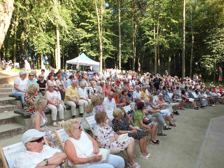 Mnóstwo ludzi na niedzielnym pejzażu z piosenką Tomasza Kordeusza w Starachowicach. Zobaczcie zdjęcia
