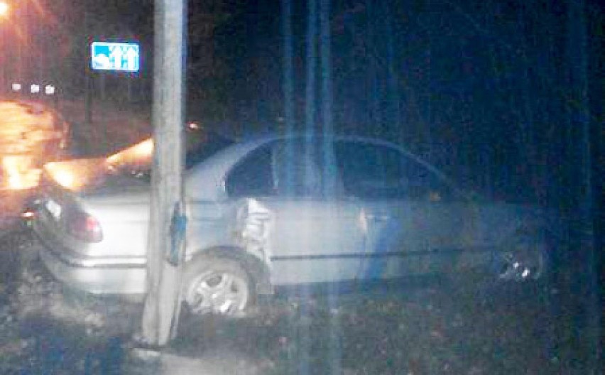 Nowy Sącz. Stracił panowanie nad samochodem i uderzył w latarnię