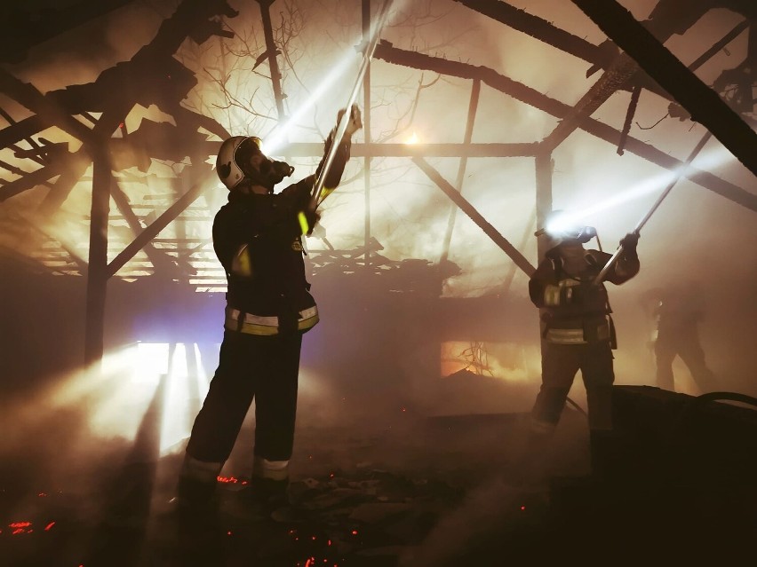 Pożar budynku niezamieszkałego w Studzianie w powiecie przeworskim [ZDJĘCIA]
