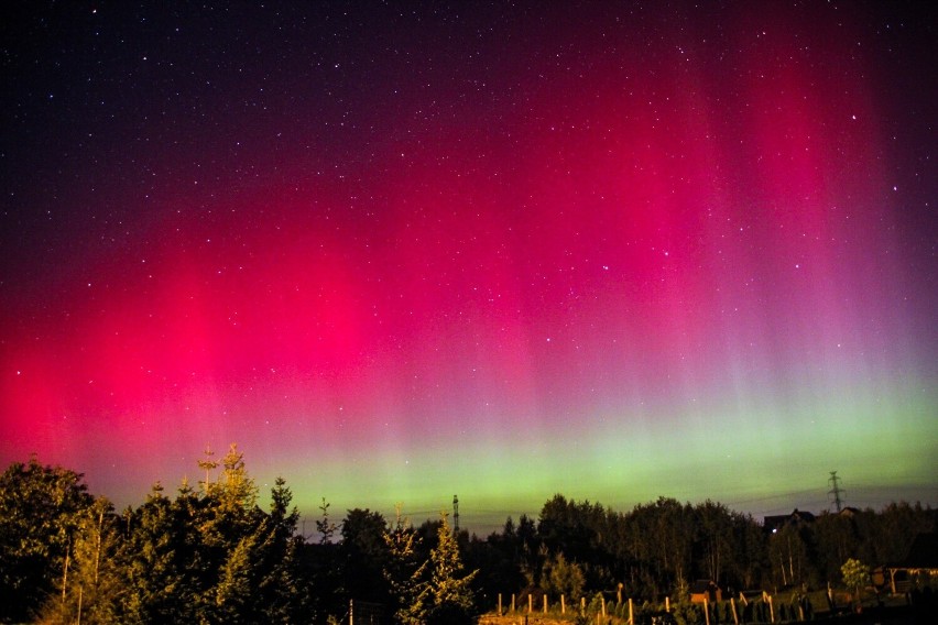 Spektakl na nocnym niebie. Zorza polarna w rejonie Kościerzyny na pięknych zdjęciach Anny Nideckiej 