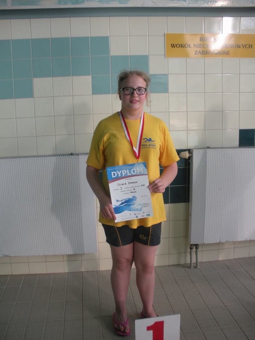 Oliwia Daroch dwukrotną mistrzynią Polski w pływaniu niepełnosprawnych. Powołano ją do kadry (FOTO)