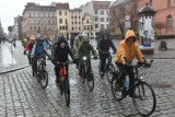 Toruń. Deszczowa Wiosenna Rowerowa Masa Krytyczna. Sezon na dwa kółka otwarty 