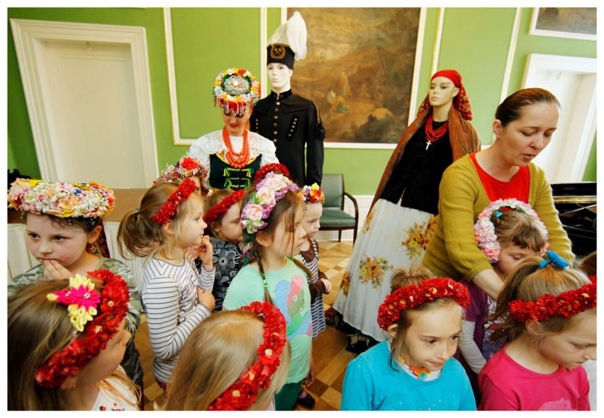 Przedszkolaki z gminy Ciasna biorą udział w warsztatach organizowanych przez zespół Śląsk [FOTO]
