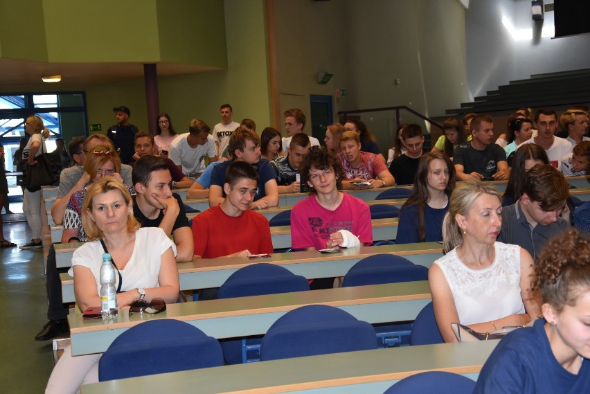 Studenci Częstochowskiego Uniwersytetu Młodzieżowego zakończyli studia ZDJĘCIA
