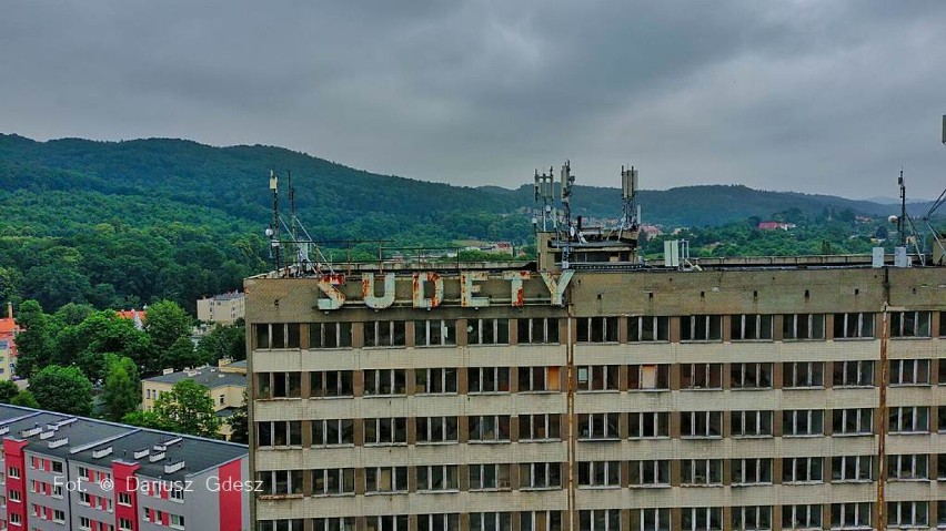 Wałbrzych: Hotel Sudety, tutaj przed laty tętniło serce miasta... (ZDJĘCIA)