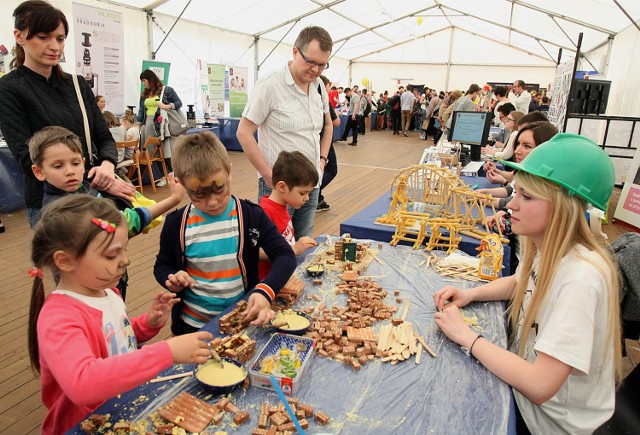 Piknik Edukacyjny Politechniki Warszawskiej. Zobacz świat "od mikro do makro"