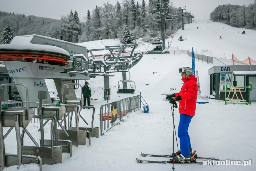 Sytuacja na stokach narciarskich w Wiśle i Ustroniu [ZDJĘCIA]