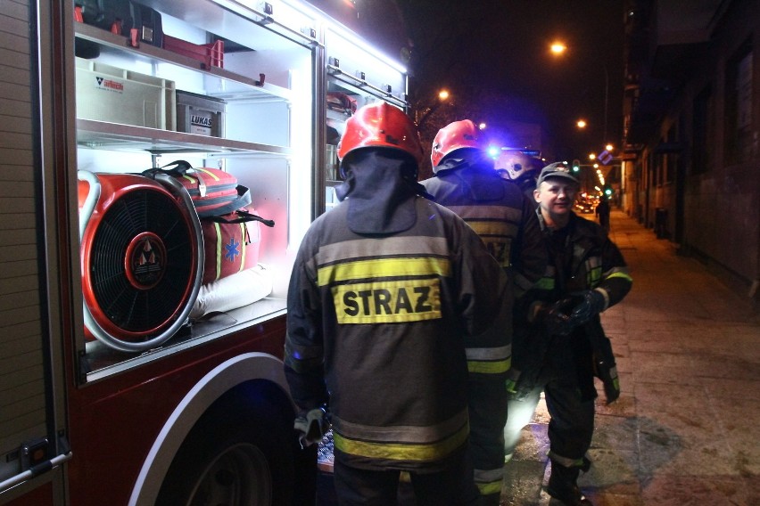Pożar w kamienicy przy ul. Jaracza w Łodzi [ZDJĘCIA] 