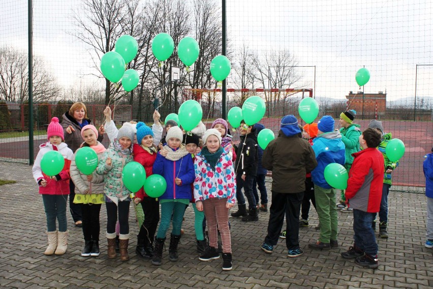 W Strzyżowicach przywitali wiosnę zielonymi balonami