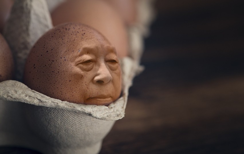 Jajko, które zyskało ludzką twarz.