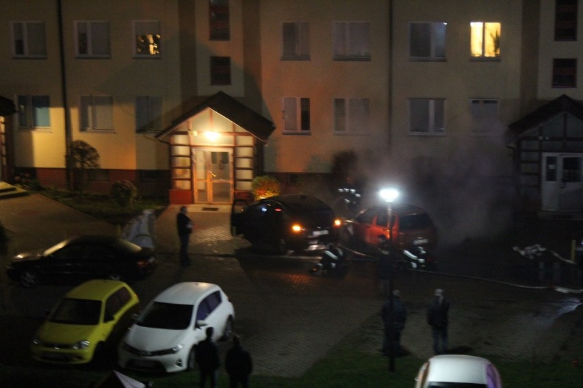 Pożary samochodów na Oruni Górnej i Ujeścisku w Gdańsku [ZDJĘCIA,WIDEO]