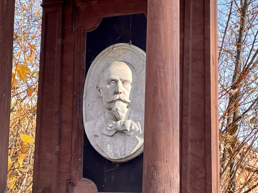 Nekropolia, na której czas się zatrzymał. Stary Cmentarz w Krośnie to lapidarium historii miasta [ZDJĘCIA]