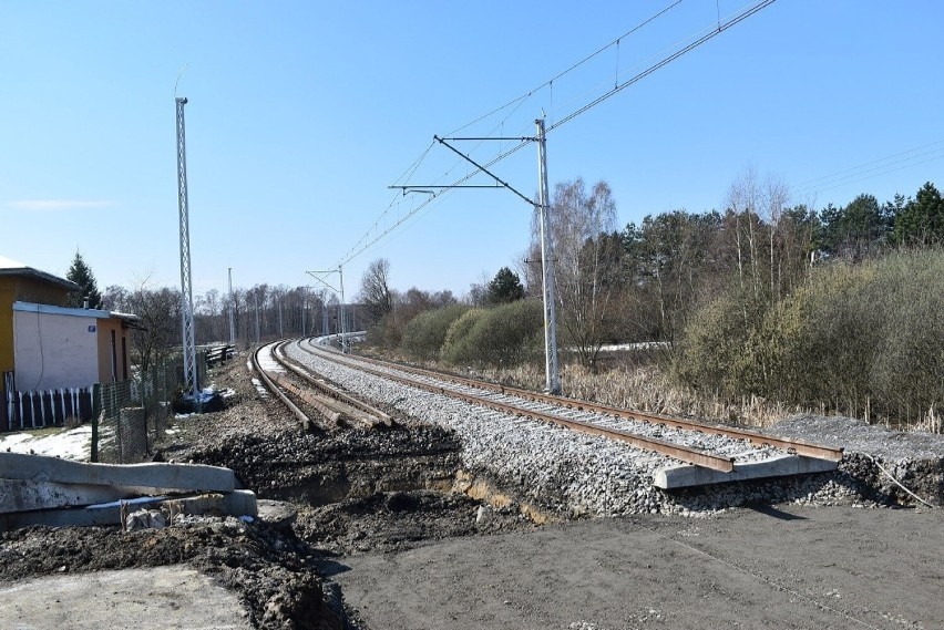 W związku z modernizacją linii kolejowej 93 przejazd na ul....