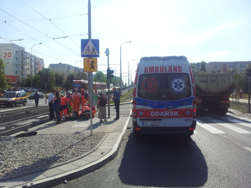 Linia tramwajowa na Morenę uszkodzona. Tramwaj wjechał w wóz techniczny [ZDJĘCIA]