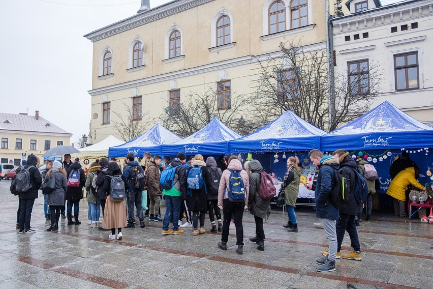 Kiermasz świąteczny na tarnowskim Rynku [ZDJĘCIA]