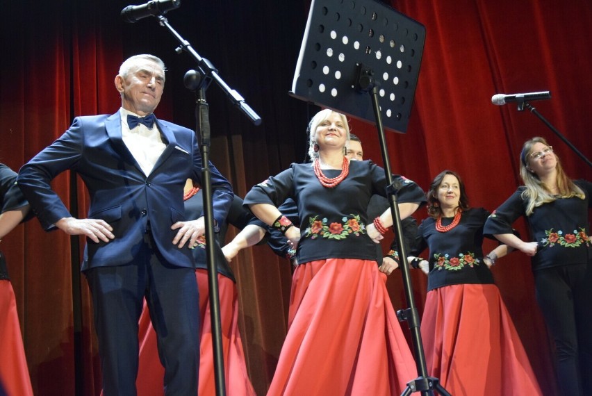 Podczas pierwszej edycji na scenie wraz z zespołem "Ziemia Słupiecka" pojawił się sam skierniewicki starosta Mirosław Belina