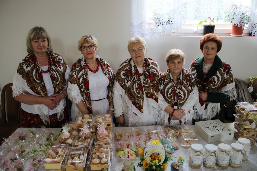 Wielkanocne prezentacje gminy Gorlice - z tradycyjnymi i stylizowanymi palmami, warsztatami pisankowymi, świątecznymi smakowitościami