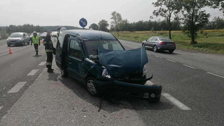 Wypadek na DK 1 w Markowicach. Zderzyły się dwa samochody osobowe. Dziecko trafiło do szpitala [ZDJĘCIA]