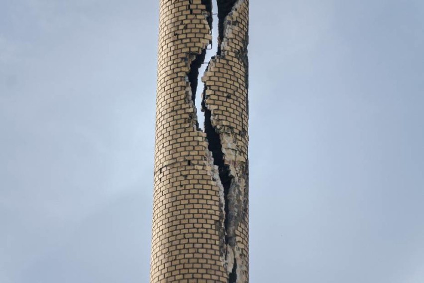 Tak wyglądał wysoki komin w Wałowicach po tym jak uderzył w...